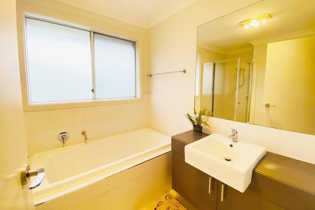 Kellyville 5Br Near Park And Shopping Mall Zewnętrze zdjęcie